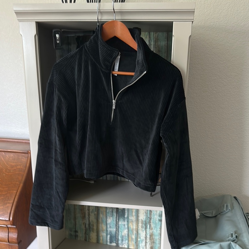 Fabletics Black velour ribbed Crop Top Zip-Up